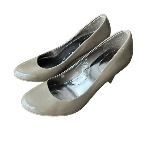 😊 3/$30 patent leather-like 3" heel round toe pumps Women's 8 TAUPE - Picture 8 of 13